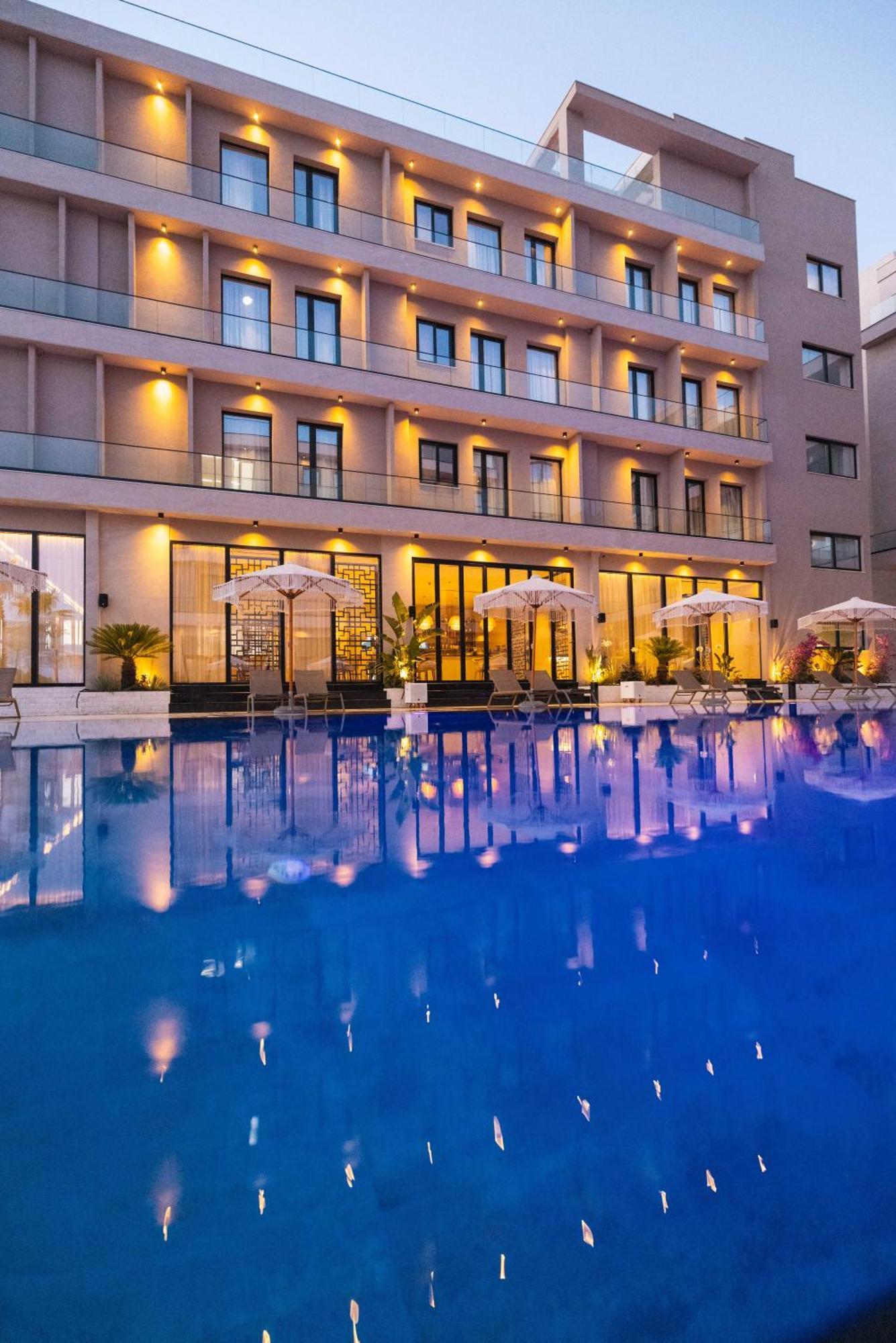 Tris3 Hotel Radhime Exterior photo