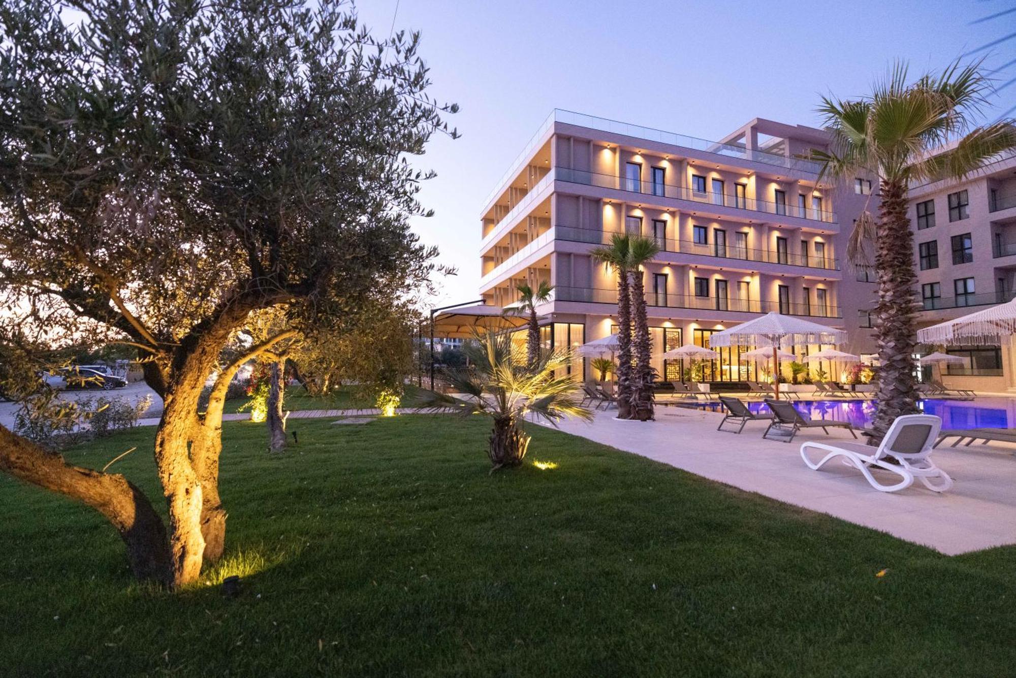 Tris3 Hotel Radhime Exterior photo