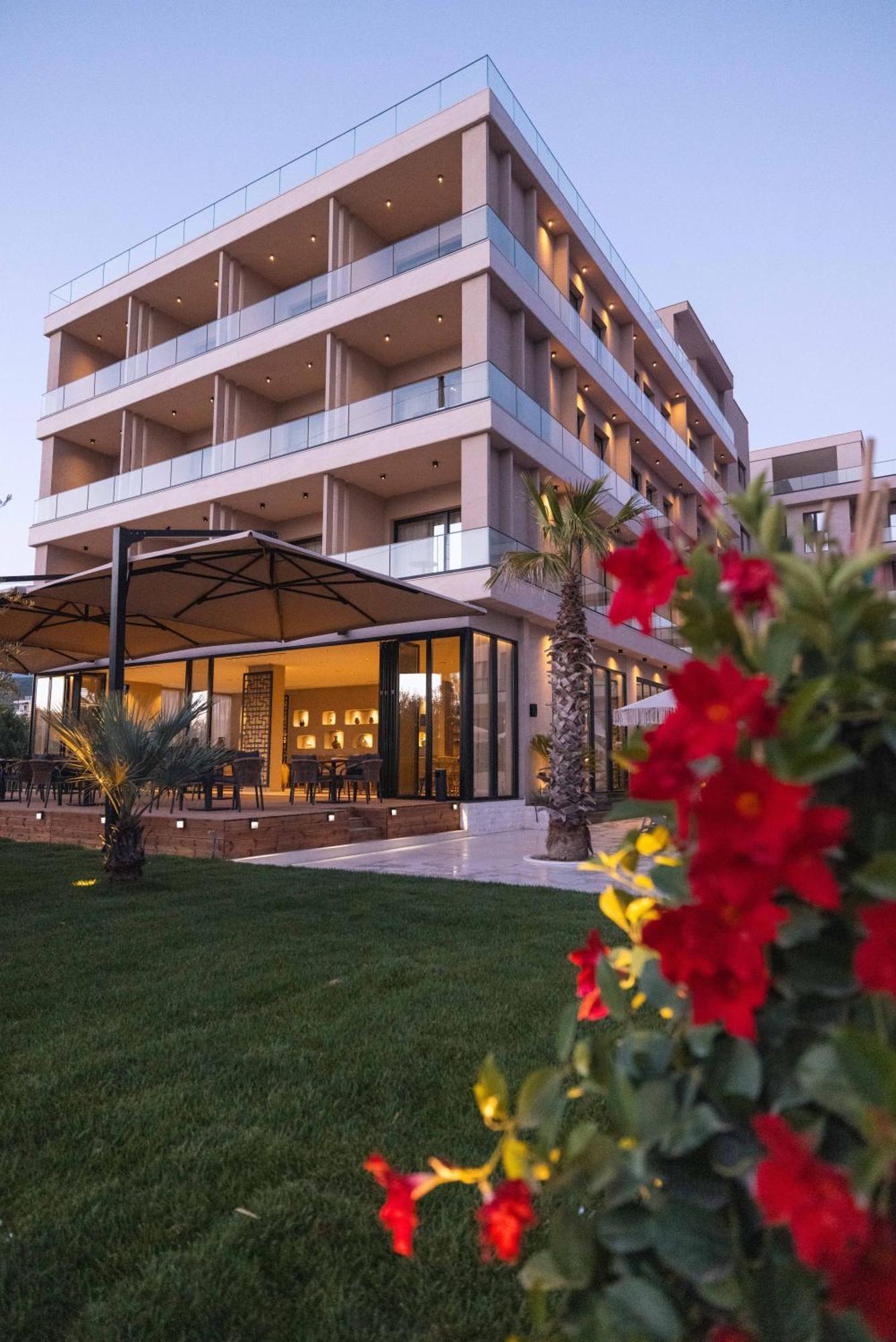 Tris3 Hotel Radhime Exterior photo