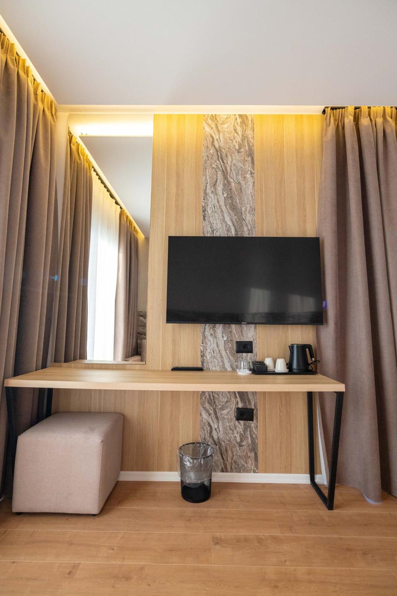 Tris3 Hotel Radhime Exterior photo